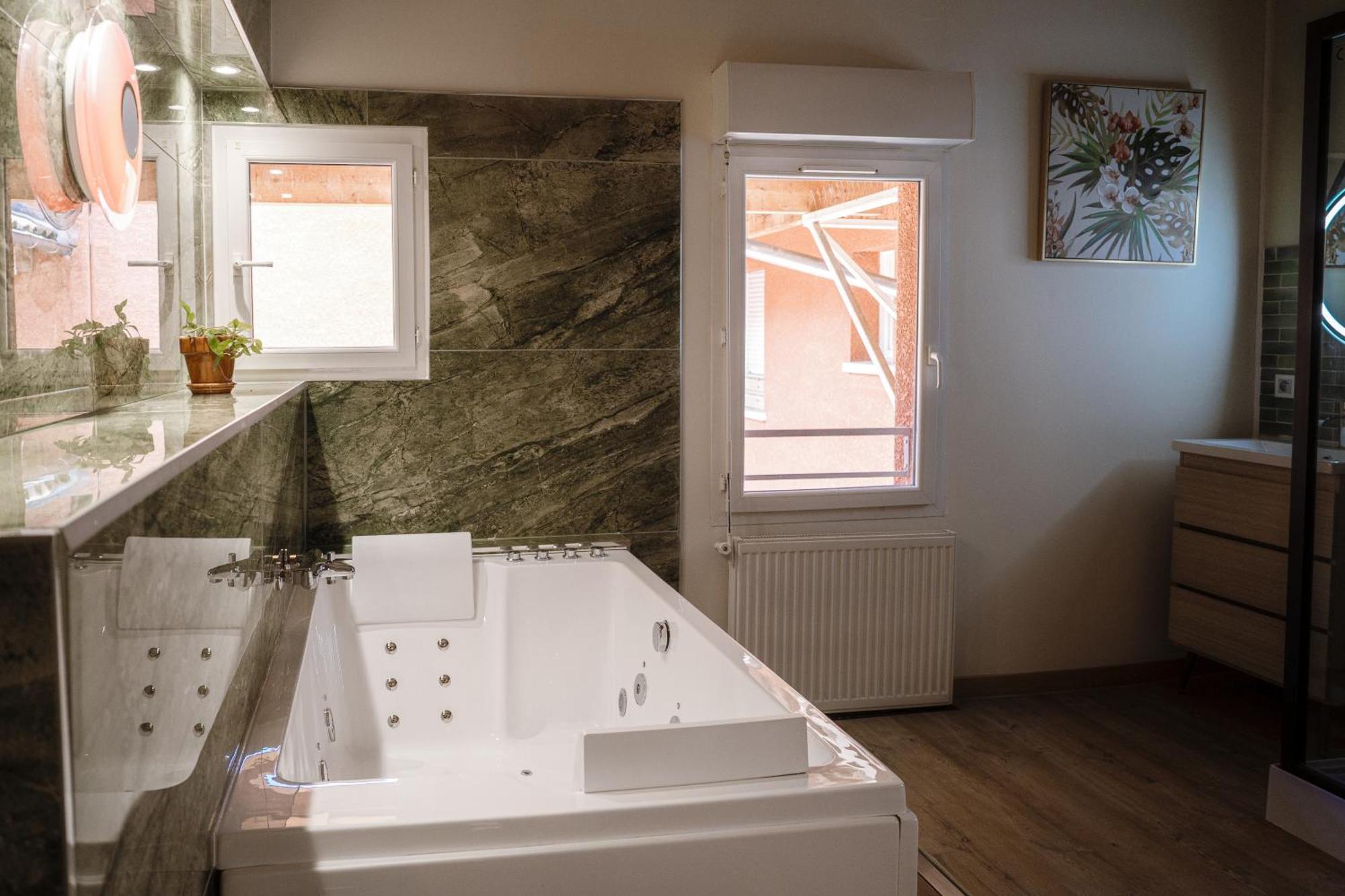 Appart Hotel Le 8 La Suite & Spa - Parking Gratuit - Mâcon Exteriör bild